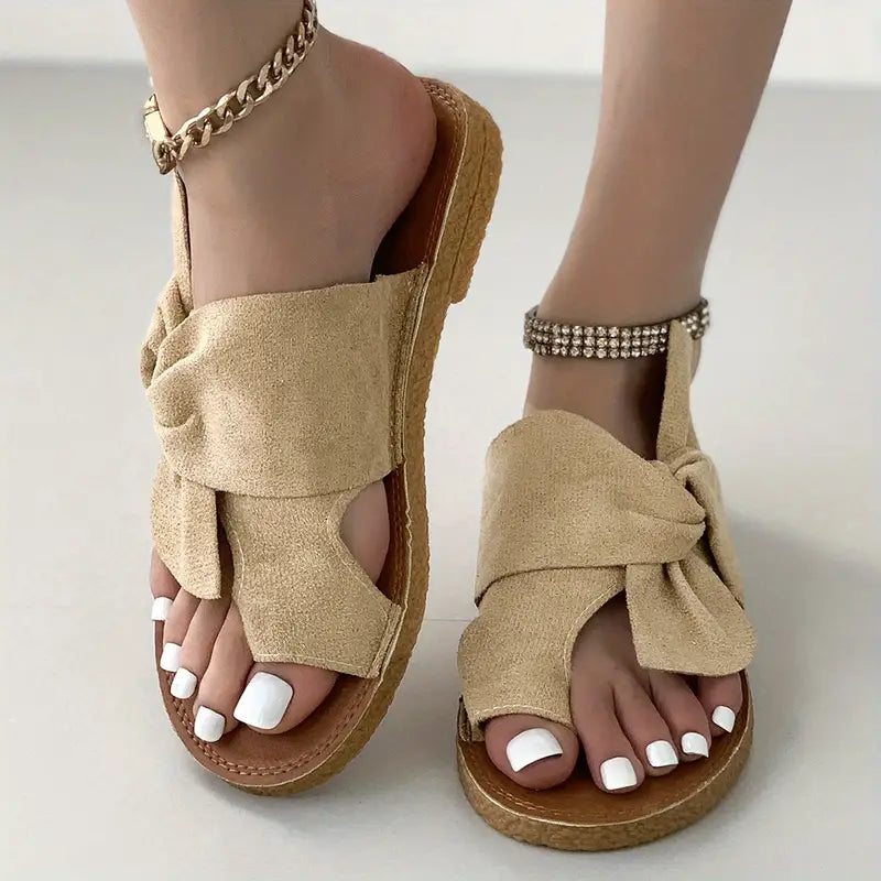 Sandalias de mujer con lazo de moda.